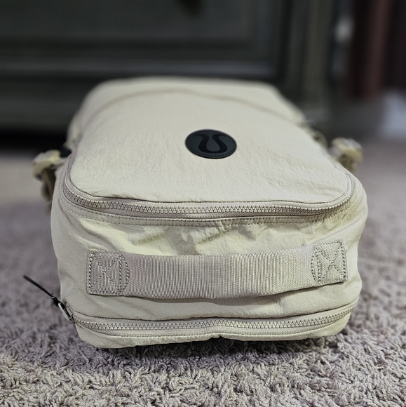 Lululemon New Crew backpack - Picture 7 of 12